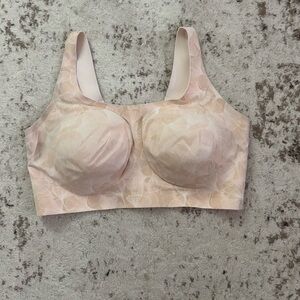 Evelyn and Bobby Scoop Bra